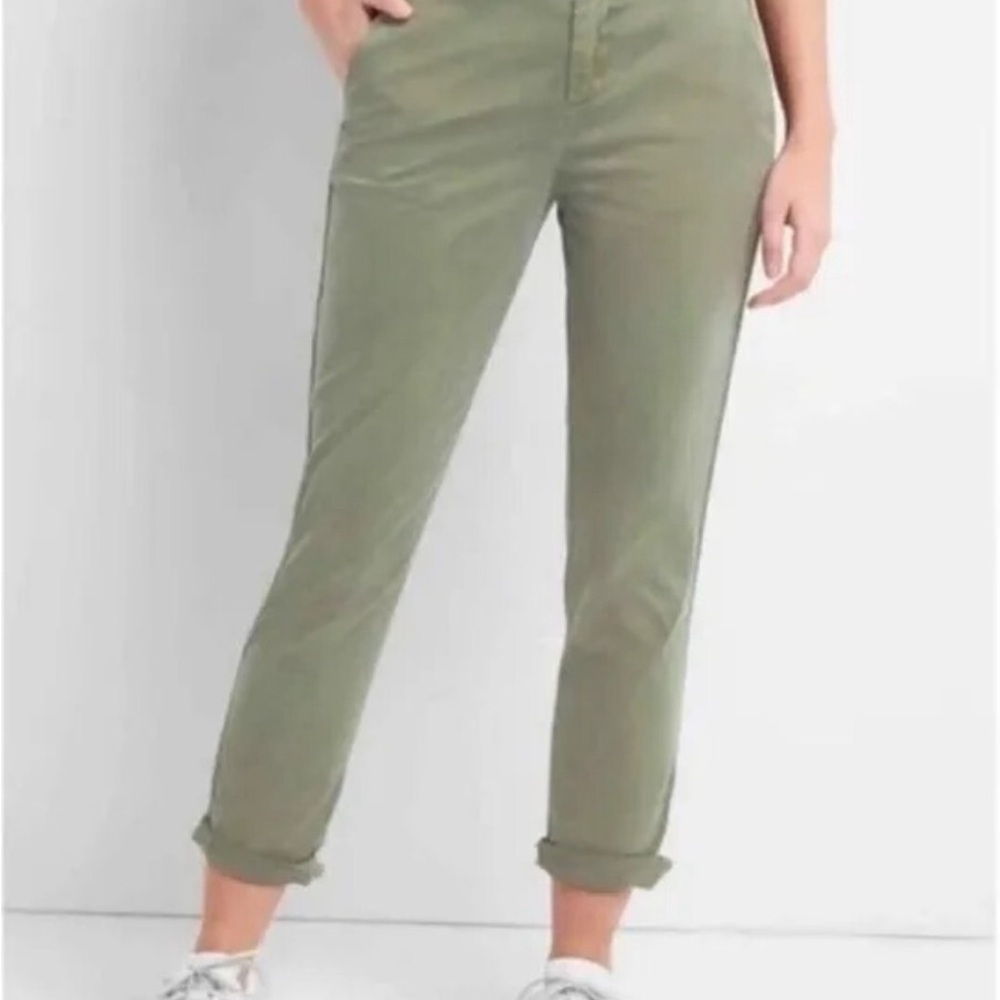 NWOT Gap Girlfriend Chino in Olive Green Women’s size 00